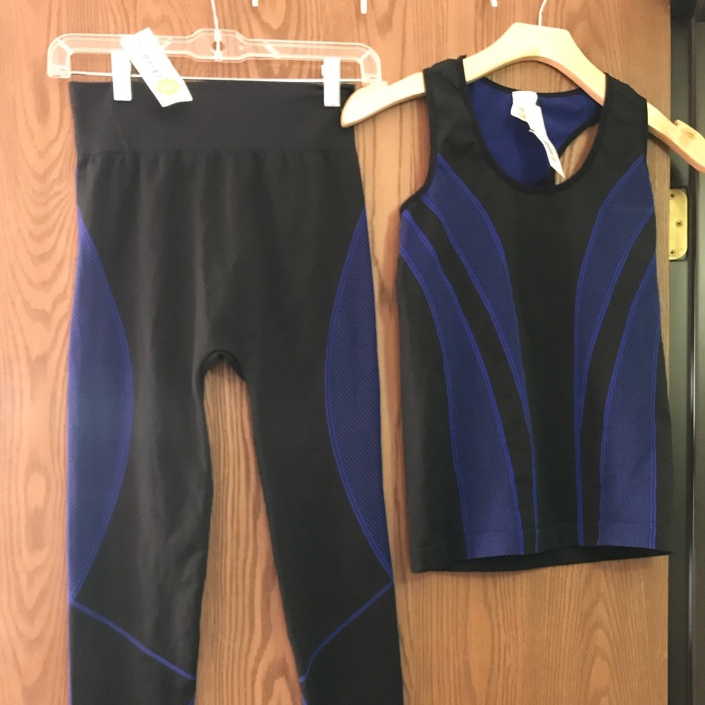 Womens active wear black and blue seamless leggings with matching tank
